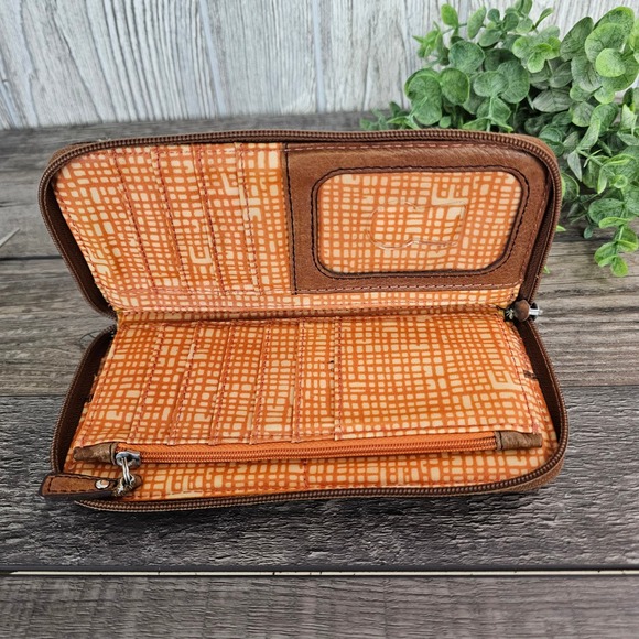 Fossil Key-Per Wallet Yellow Brown Beetle‎ Print Retro Mod Zip Around Coated - Picture 4 of 8